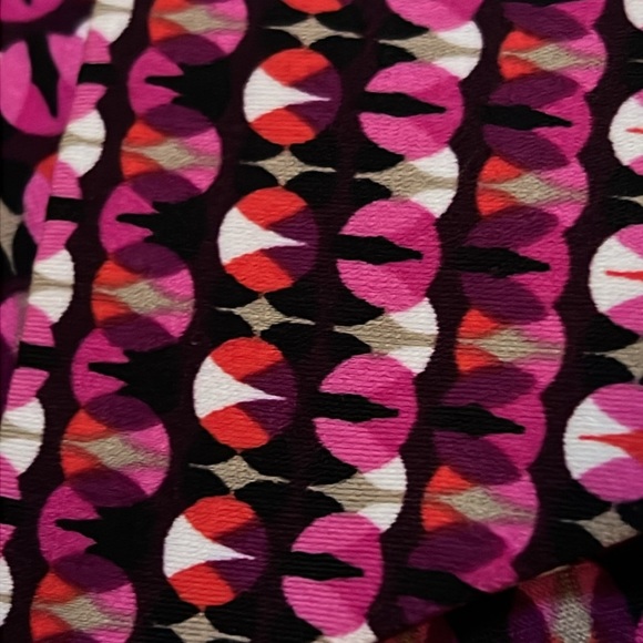 Dress wrapped style. - Picture 6 of 8